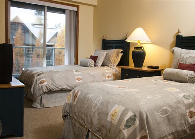 Whistler Aspens on Blackcomb Accommodation 458 Bedroom
